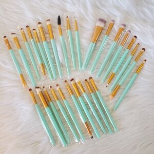 24 + Makeup Brushes Set